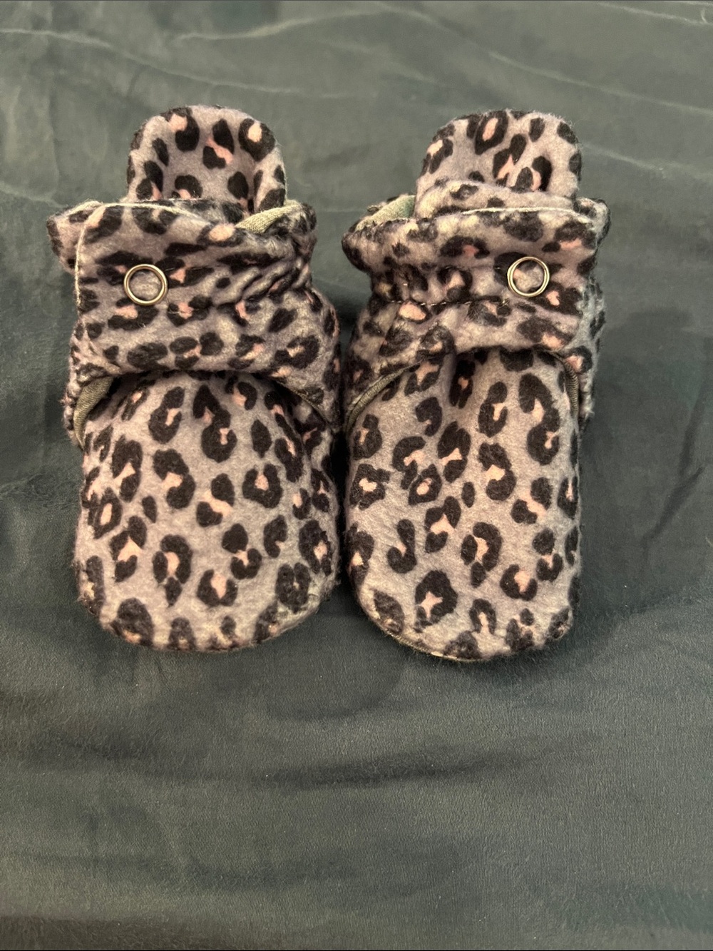 Ro+Me by Robeez Plush Leopard Print Baby Booties in Gray Lavender & Pink 3-6M